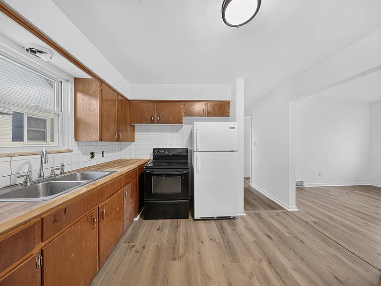 1095 Saint Michaels Ave #1095 — Photo 7