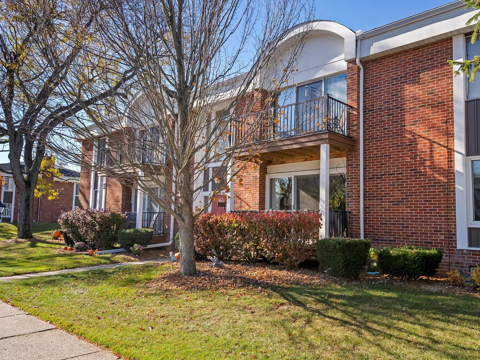 1 bed, 1.0 bath, 717 sqft, $1,100 — Photo 3