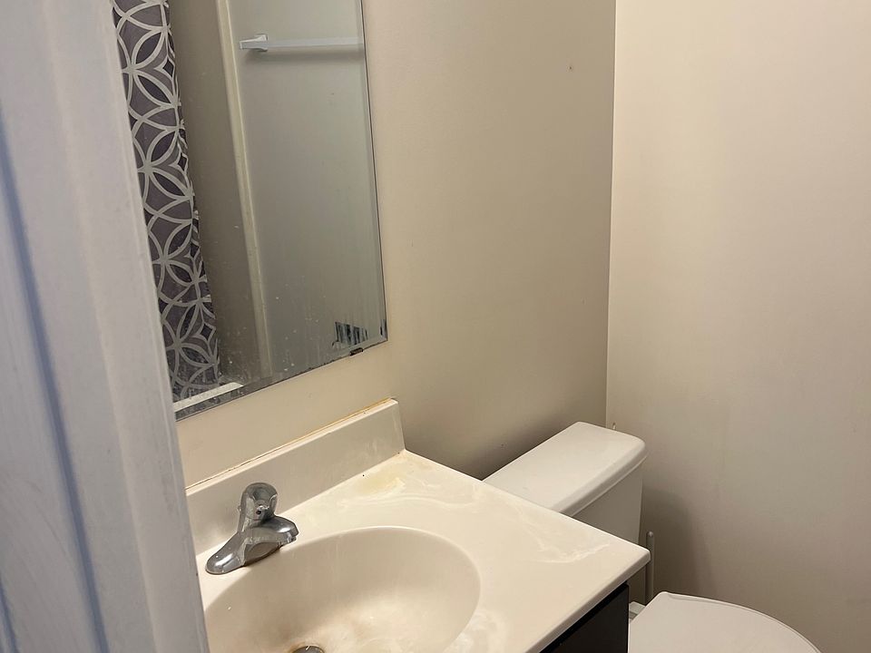 2nd image of 130 Carlisle St #3