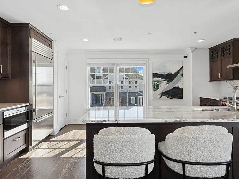 3 Village Green Dr — Photo 3