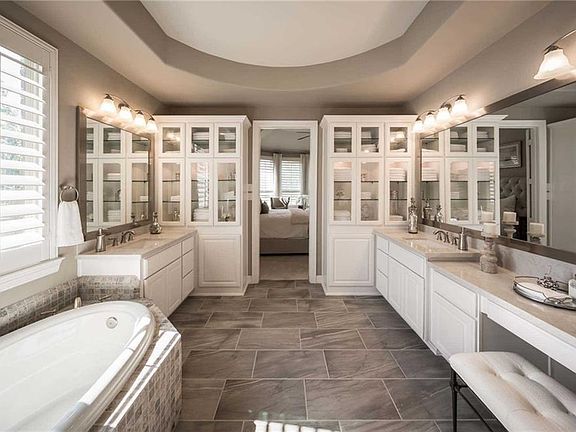 5th image of 3440 Briarcliff Dr