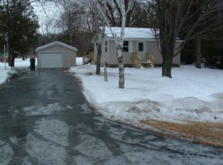 942 Lakeview Dr, Green Bay, WI 54313