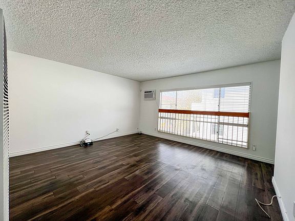 5th image of 4033-4047.5 Albatross St #4045