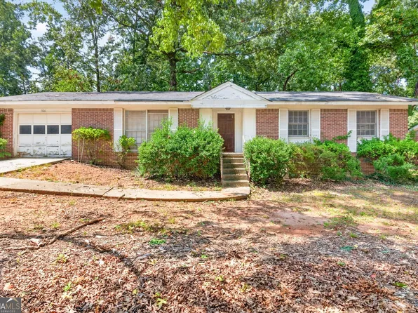 526 Stonewood Dr, Stone Mountain, GA 30087