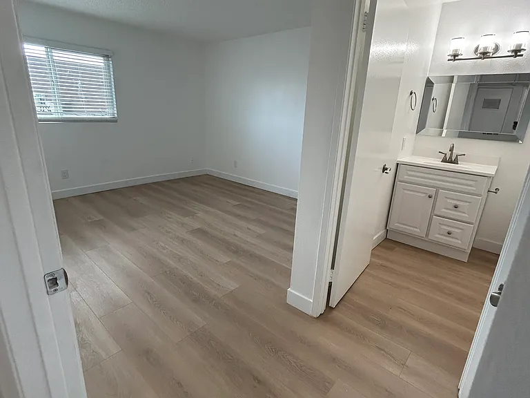 Norwalk Terrace Apartments — Photo 22