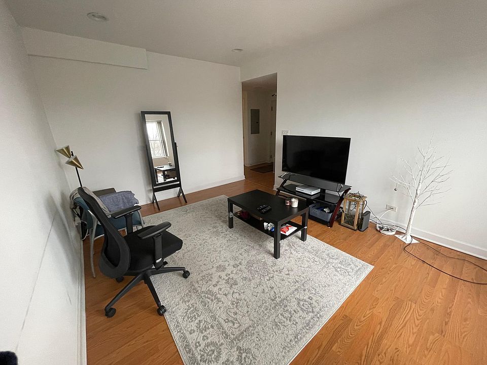 1st image of 3930 N Kedvale Ave #2