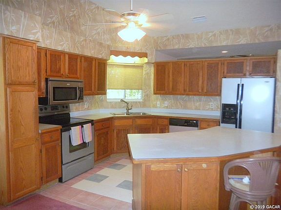 3rd image of 816 NW 124th Dr
