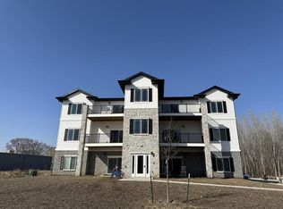 605 E 1st St UNIT 304, Monticello, IA 52310