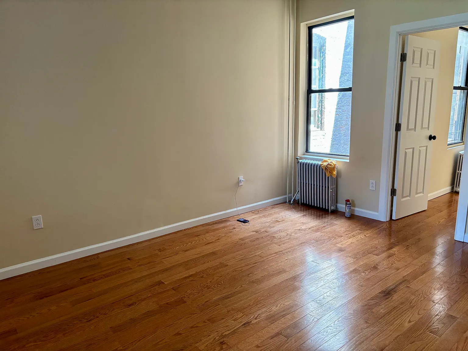3 bed, 900 sqft, $3,300 — Photo 4