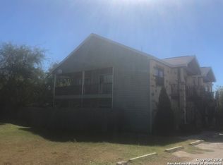 910 Pine St, Floresville, TX 78114