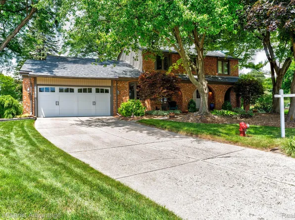41764 Camden Ct, Northville, MI 48168