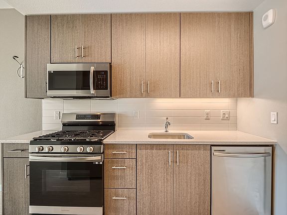 5th image of 3755 N Williams Ave #407