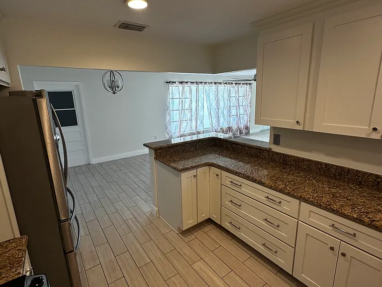 484 Penguin Dr — Photo 10