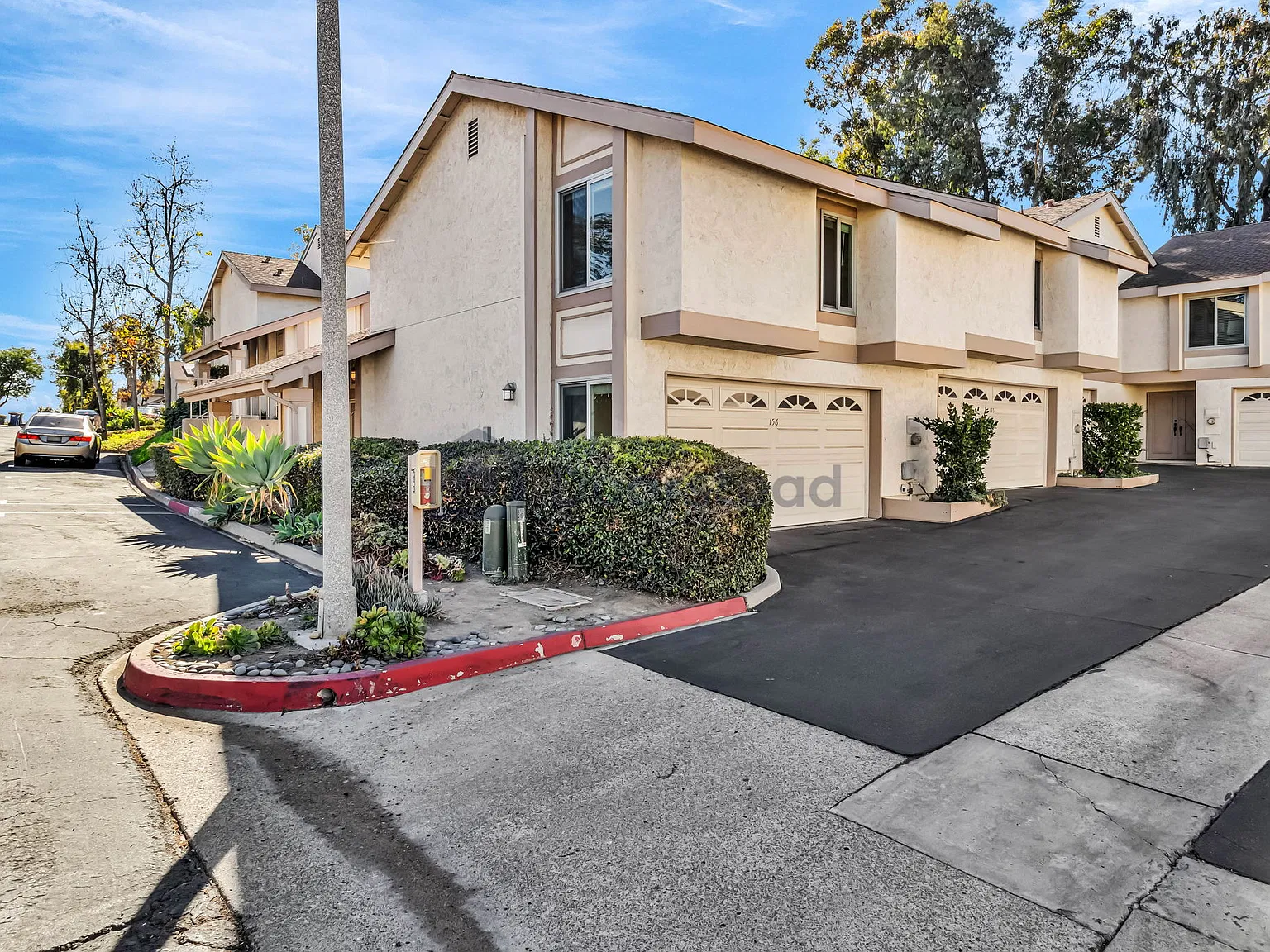3 bed, 2.5 bath, 1335 sqft, $3,350 — Photo 3
