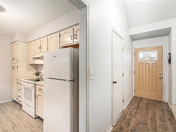 4th image of 10048 W 86th Ter