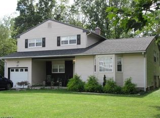 27 Susan Dr, Somerset, NJ 08873