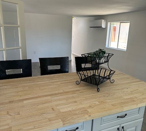 5th image of 327 Santa Cruz Avenue