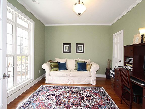 5th image of 55 Hazelridge Ln