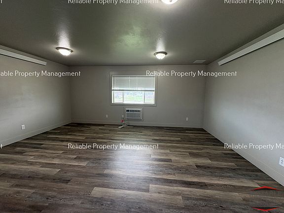 4th image of 606 Caribou St #2