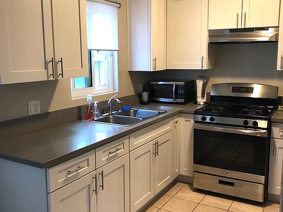 5th image of 725 Larch St APT 4