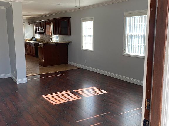 3rd image of 4552 W 141st St