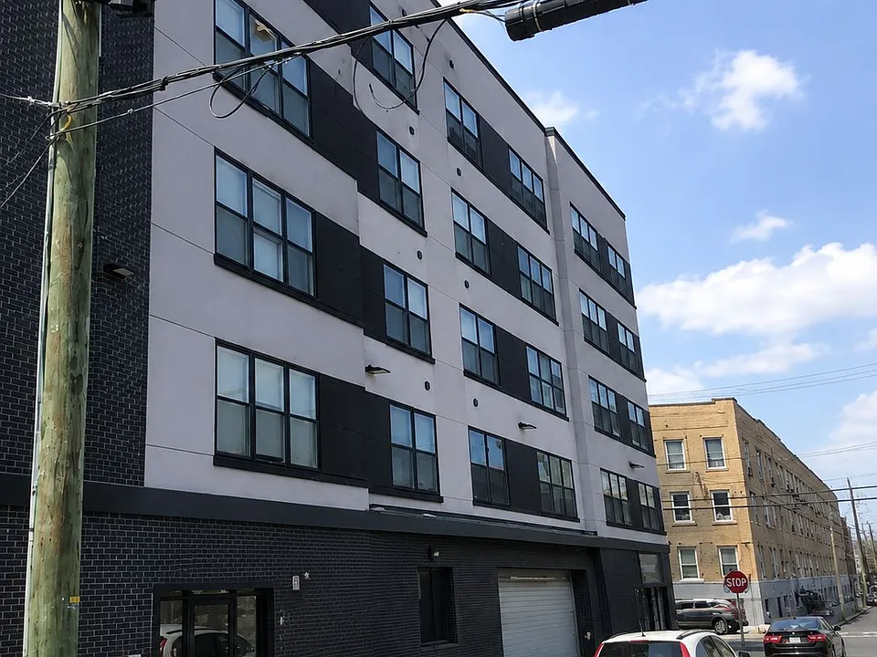 100 Carroll St #2