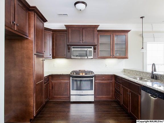 4th image of 6425 Midtowne Ln
