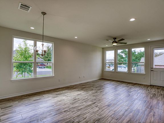 5th image of 402 Hogans Place