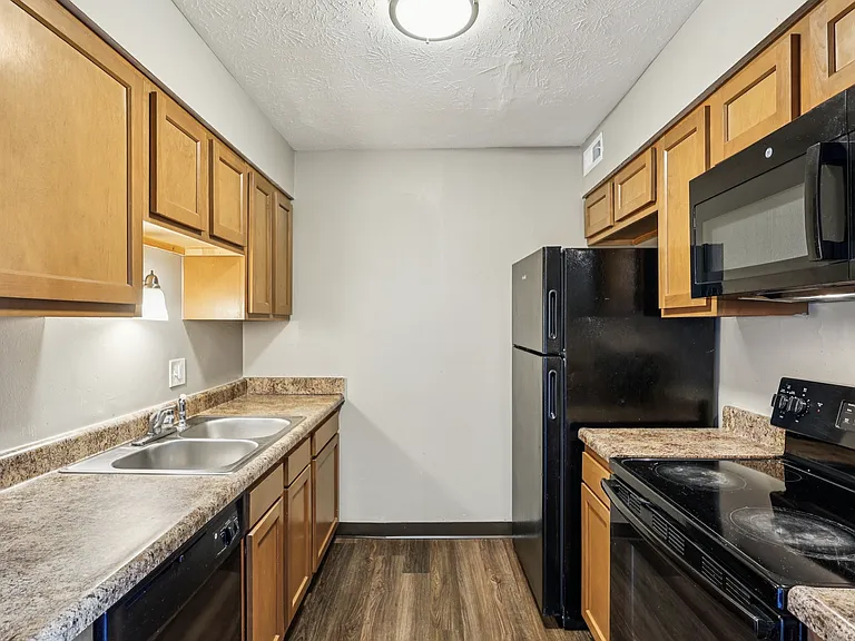 Oakwood Apartments — Photo 13