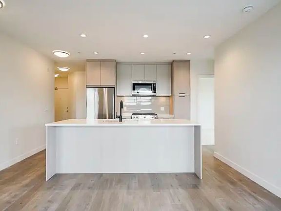 2nd image of 707 Como Lake Ave #1A