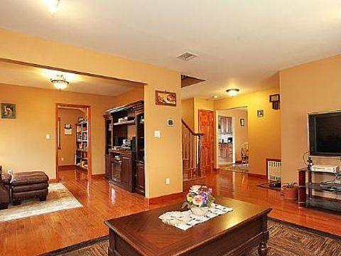 5th image of 77 Leslie Ln
