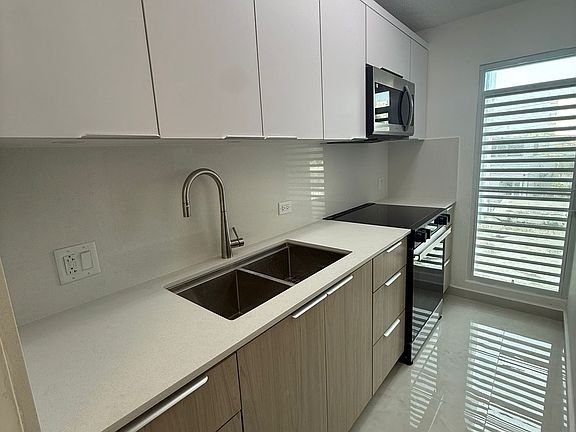 3rd image of 412 Calle Tapia Belleview Condo 203