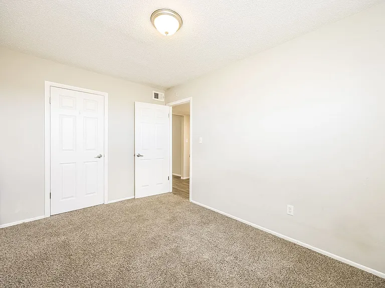 984 E Saxony Dr — Photo 27