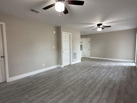 4th image of 2561 NE 12th Avenue