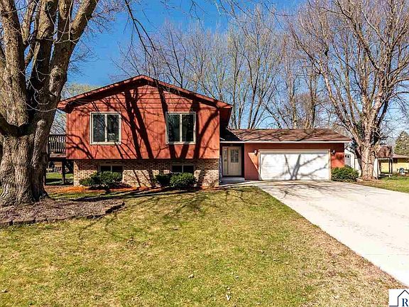 2nd image of 1032 Shady Oak Dr