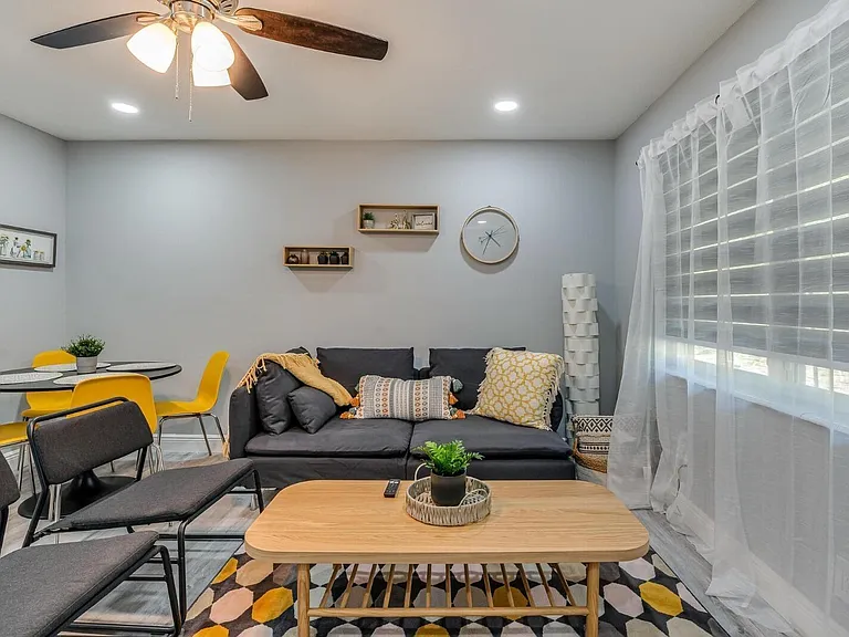 1051 SW 32nd Ct #1 — Photo 12