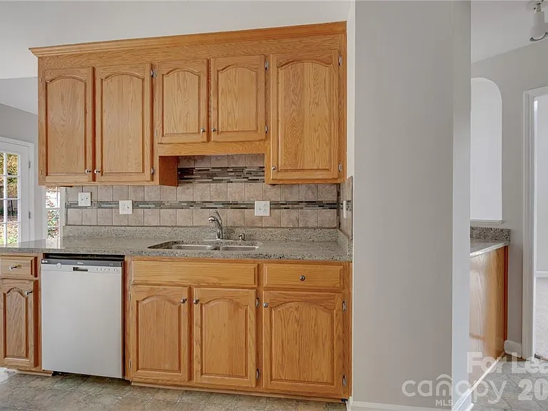 136 Trollingwood Ln — Photo 13