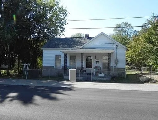 416 Knight St photo 1