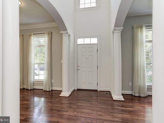 4th image of 606 Autumn Wind Way