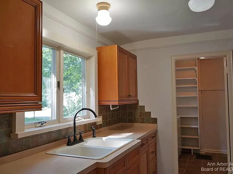 611 Robin Rd — Photo 11