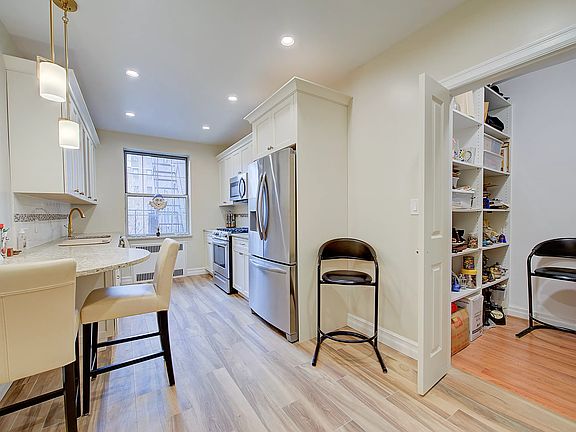 3rd image of 117 Park Ln S #D3g