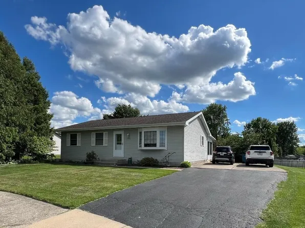 102 Beech Ct, Hebron, IN 46341