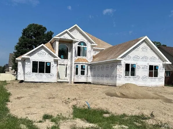 32220 Adam Brown Dr, Rockwood, MI 48173