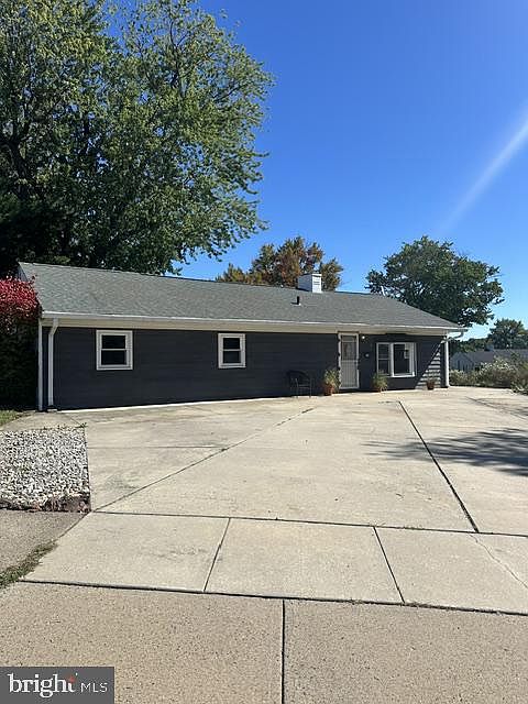 1st image of 324 Devon Rd