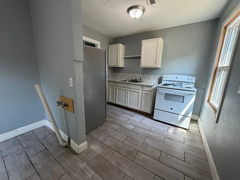 3521 E Sunview Ave — Photo 2