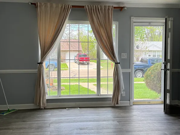 1325 N Elmwood Dr #1, Aurora, IL 60506