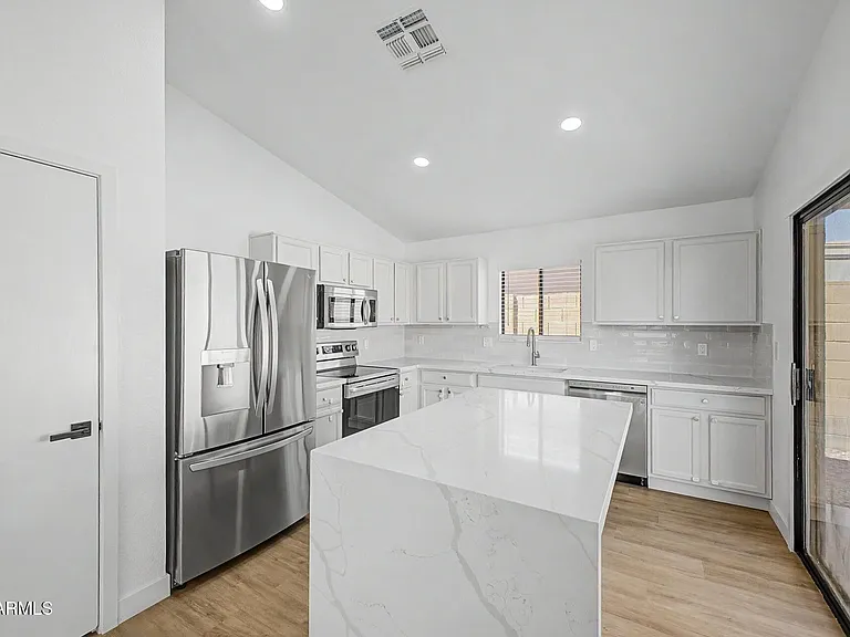 16813 N 113th Ave — Photo 11