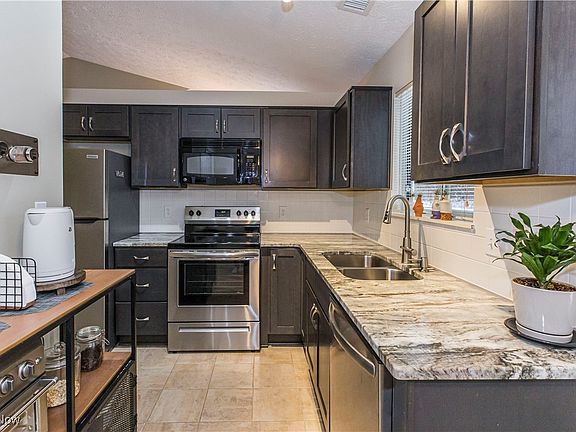 5th image of 349 Village Pointe Dr #6F