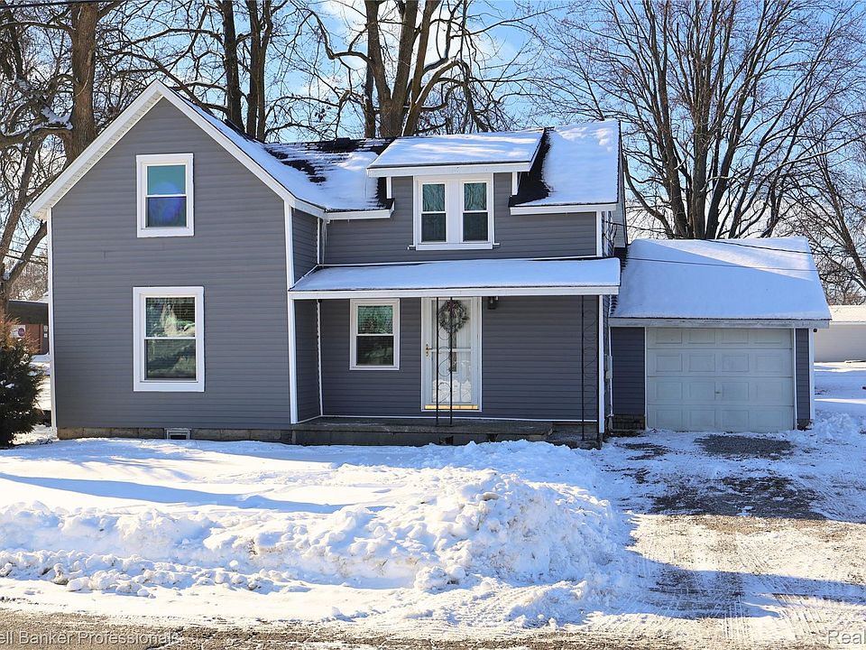1st image of 4252 1st St
