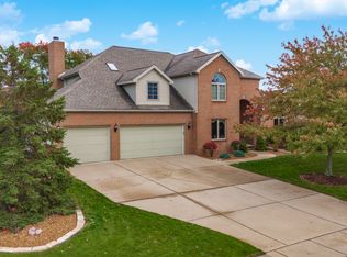 1905 Woodbine Rd, Bloomington, IL 61704